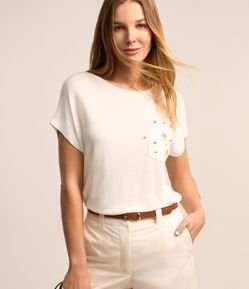 Blusa em Viscose com Bolsinho e Aplicação de Coqueiros