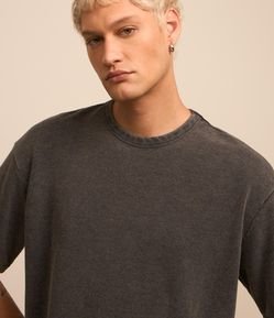Camiseta Relaxed em Malhão Estonado com Textura Mini Waffle
