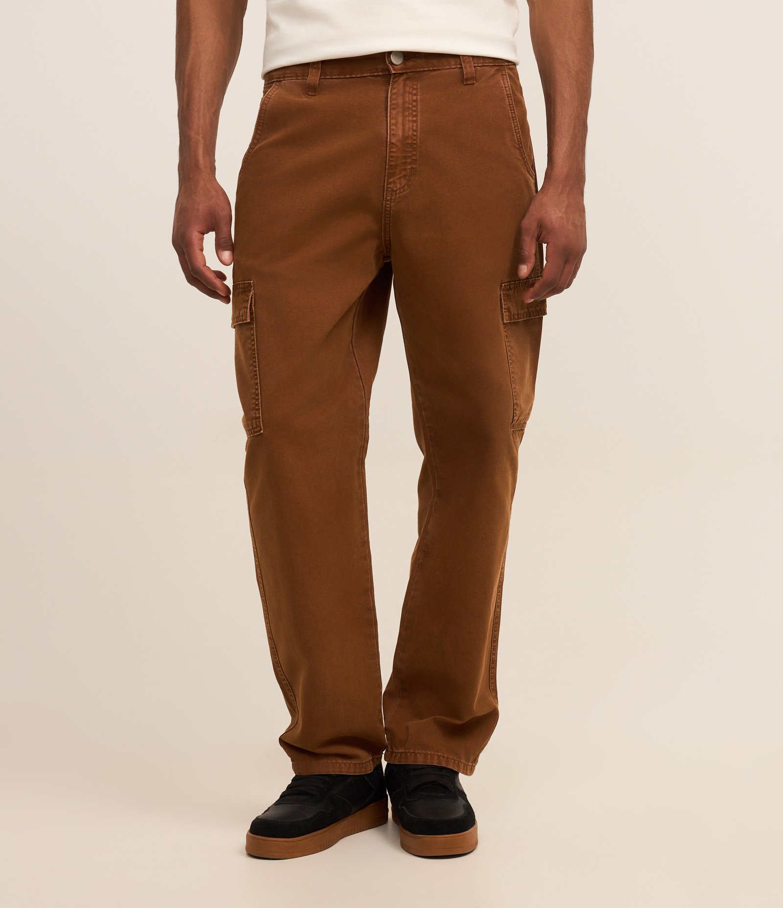 Calça Baggy em Sarja com Bolso Cargo Marrom 2