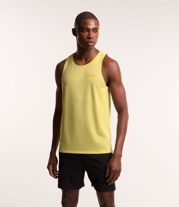 Regata Esportiva Dry Fit com Lettering no Peito