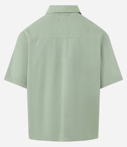 Camisa Boxy em Sarja Estonada com Bolso no Peito