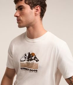 Camiseta Comfort em Algodão com Estampa Montanha Summit Goods