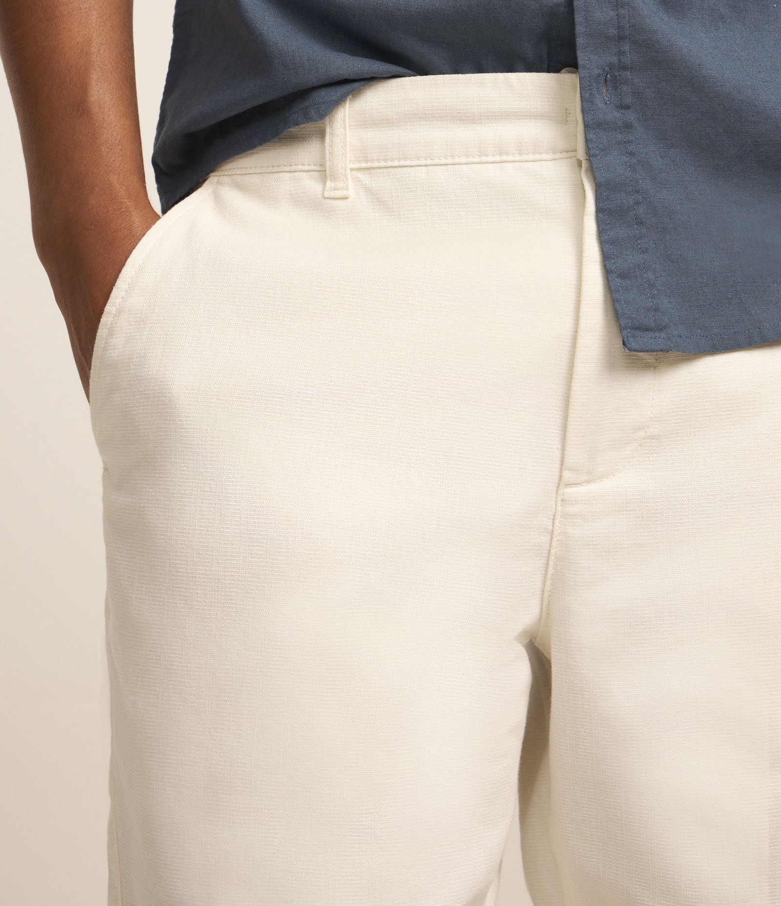 Bermuda em Sarja com Textura e Cós Fixo Off White 4