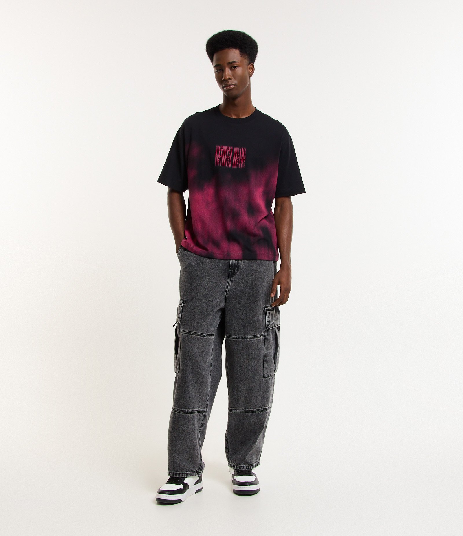 Camiseta Boxy em Algodão com Estampa Distorted Dreams Preto/Rosa 2