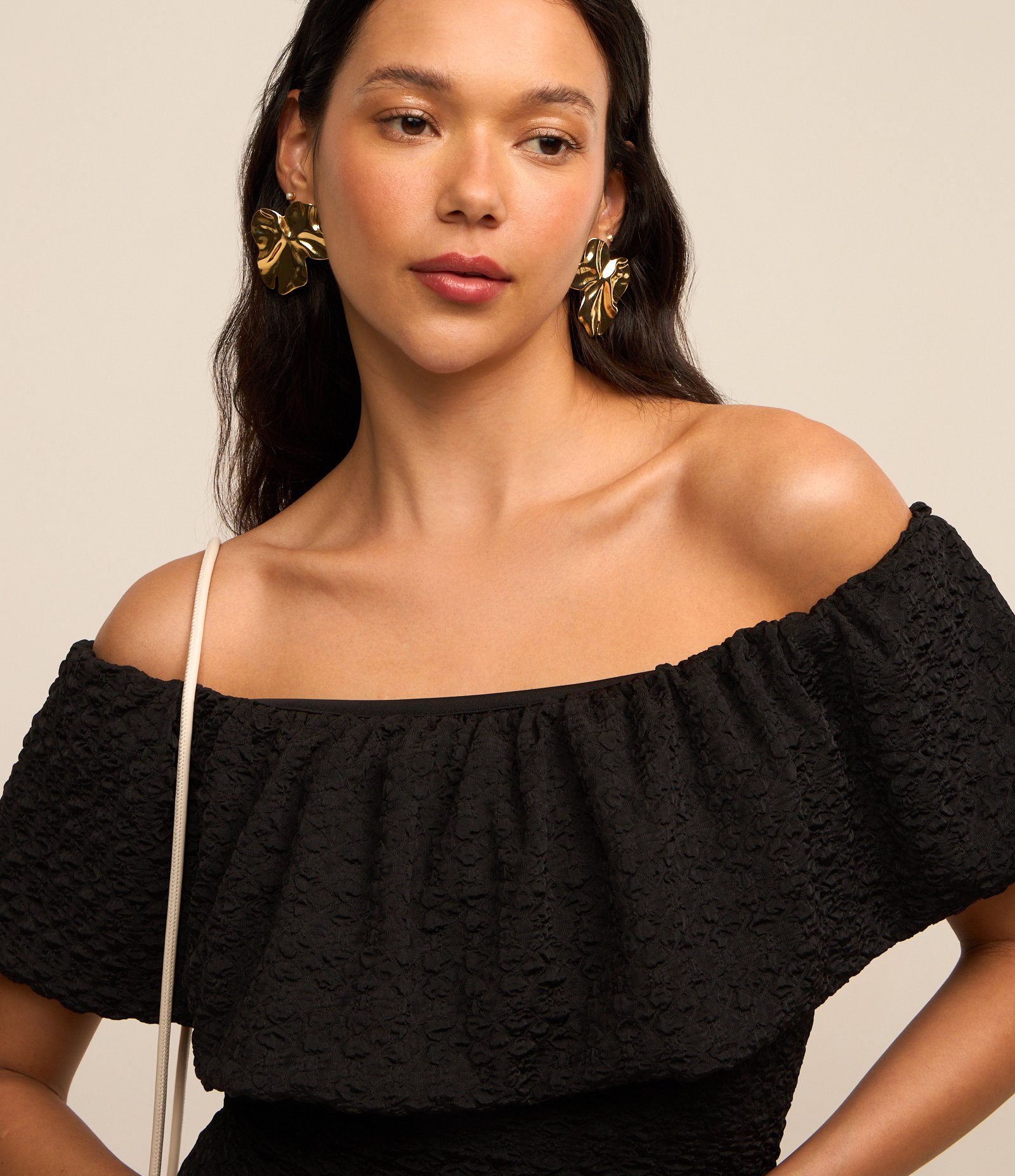 Vestido Ombro a Ombro com Babado e Texturas Preto 2