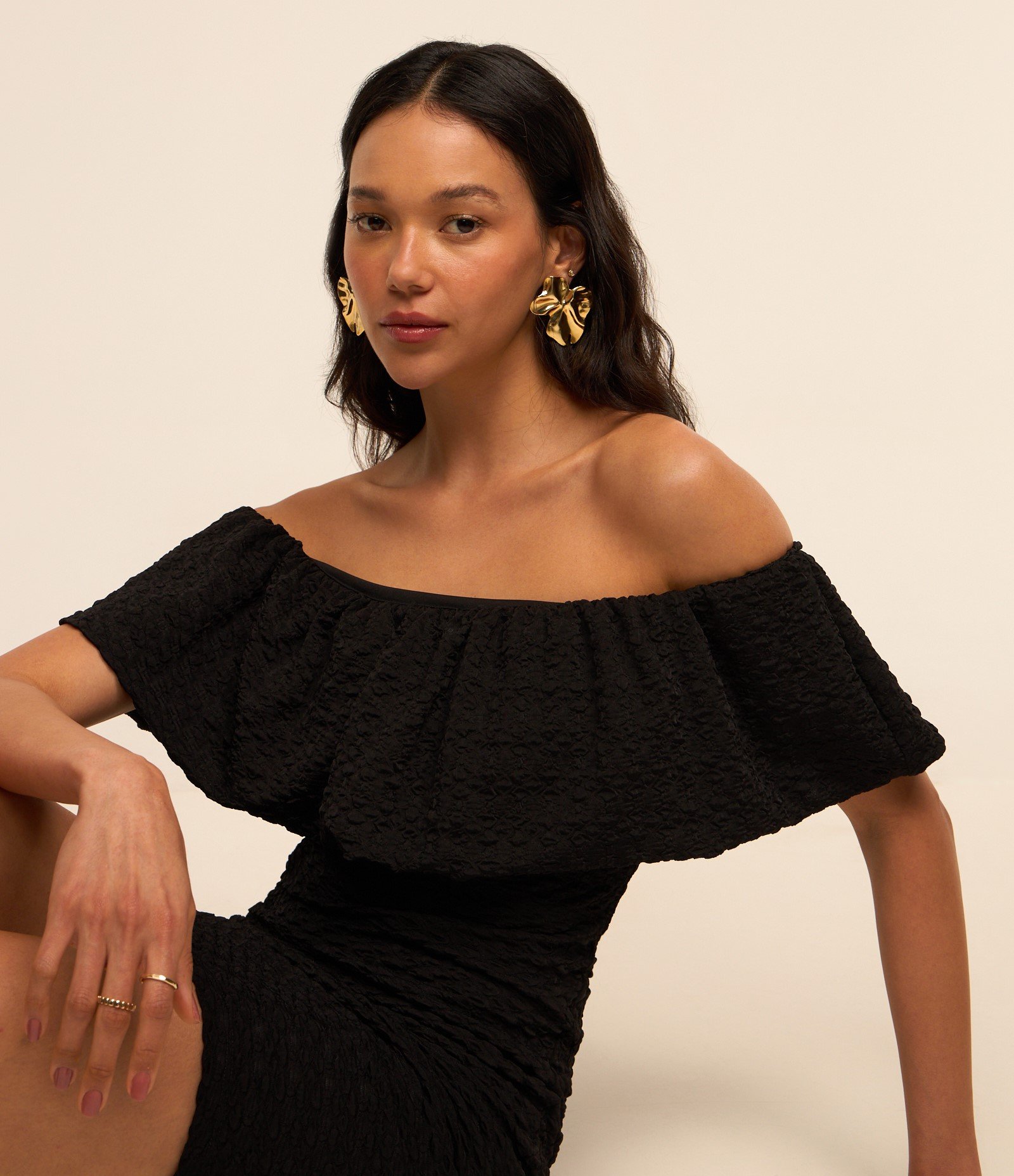 Vestido Ombro a Ombro com Babado e Texturas Preto 5