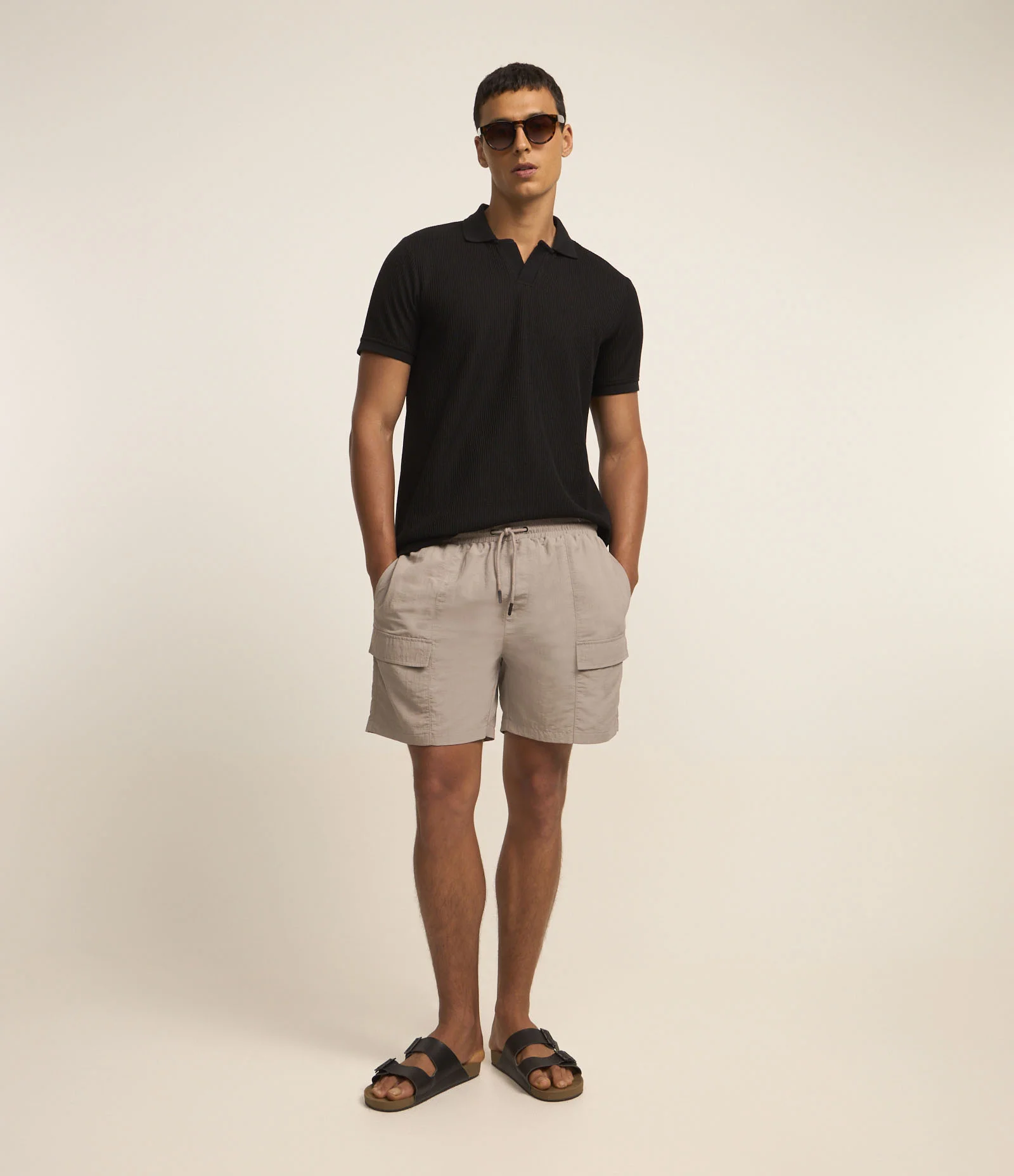 Bermuda em Microfibra com Bolso Cargo Cinza 1