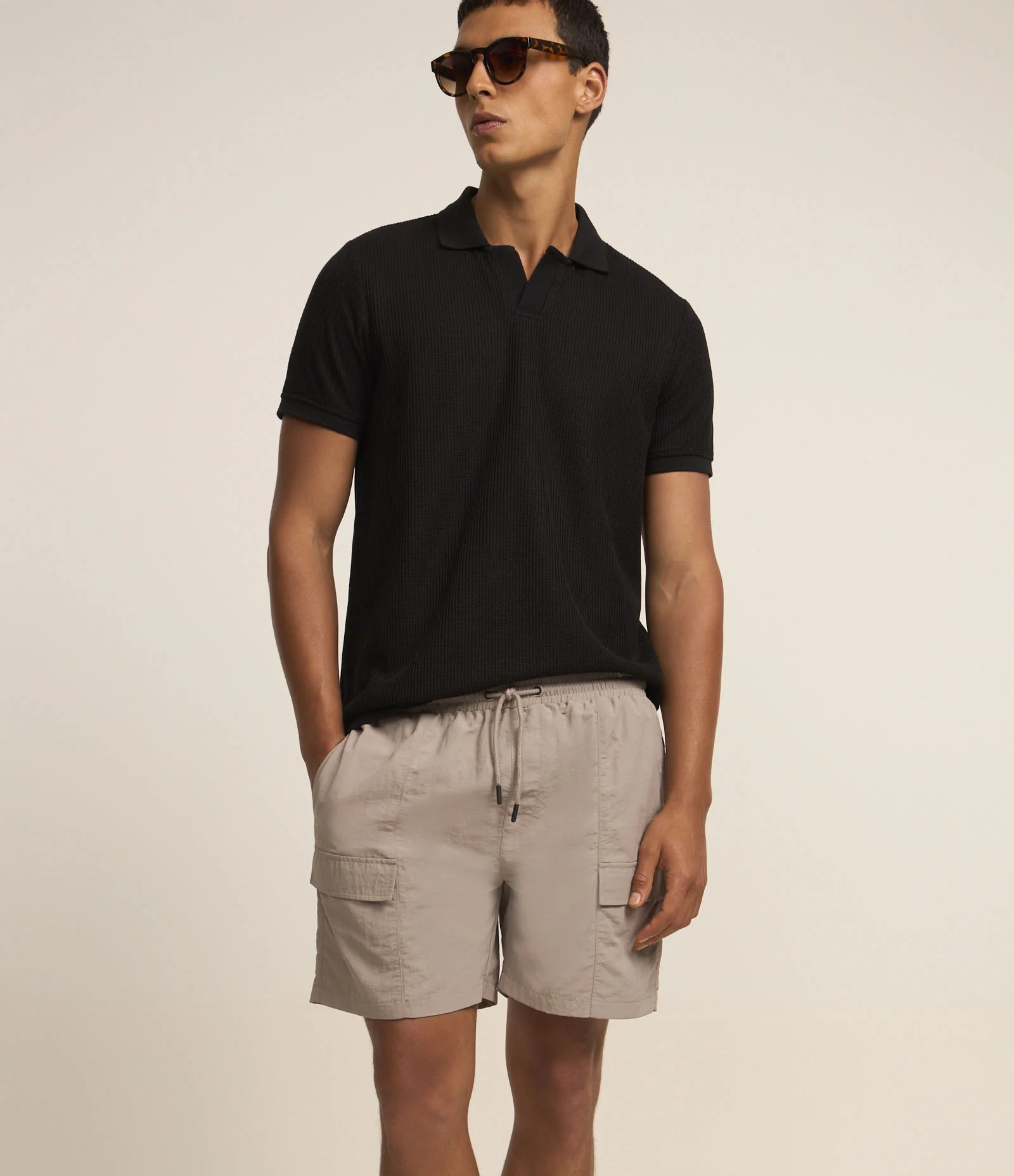 Bermuda em Microfibra com Bolso Cargo Cinza 2