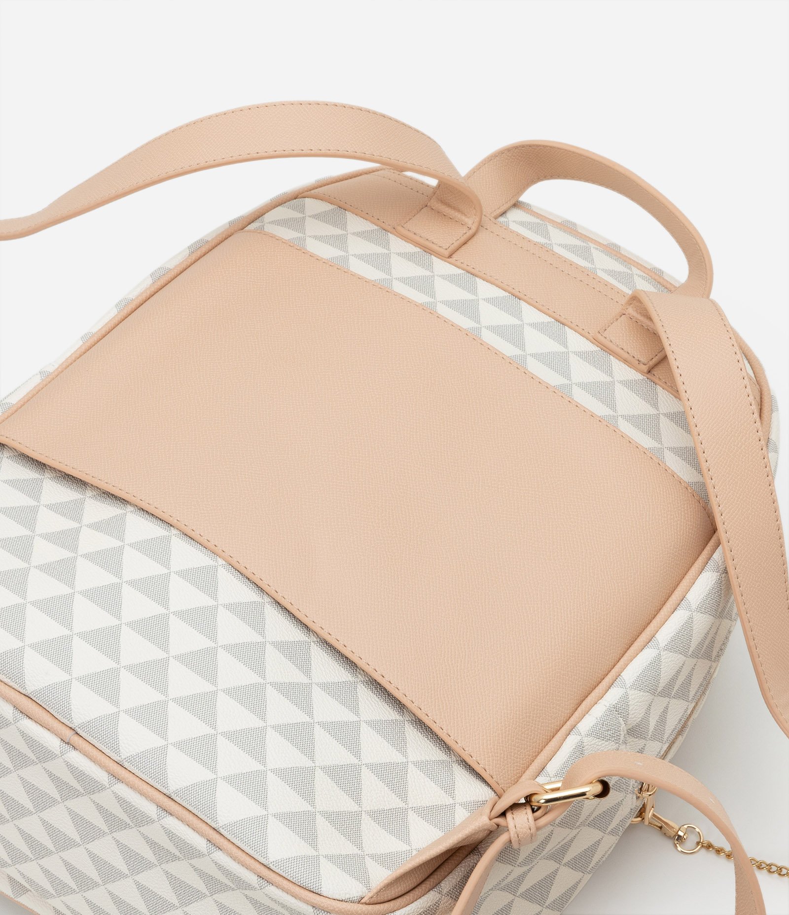 Mochila Grande com Pompom e Estampa Triângulo Off White 4