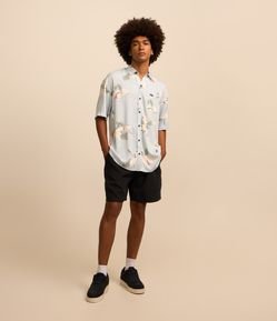 Bermuda com Cós Elástico e Etiqueta Emborrachada