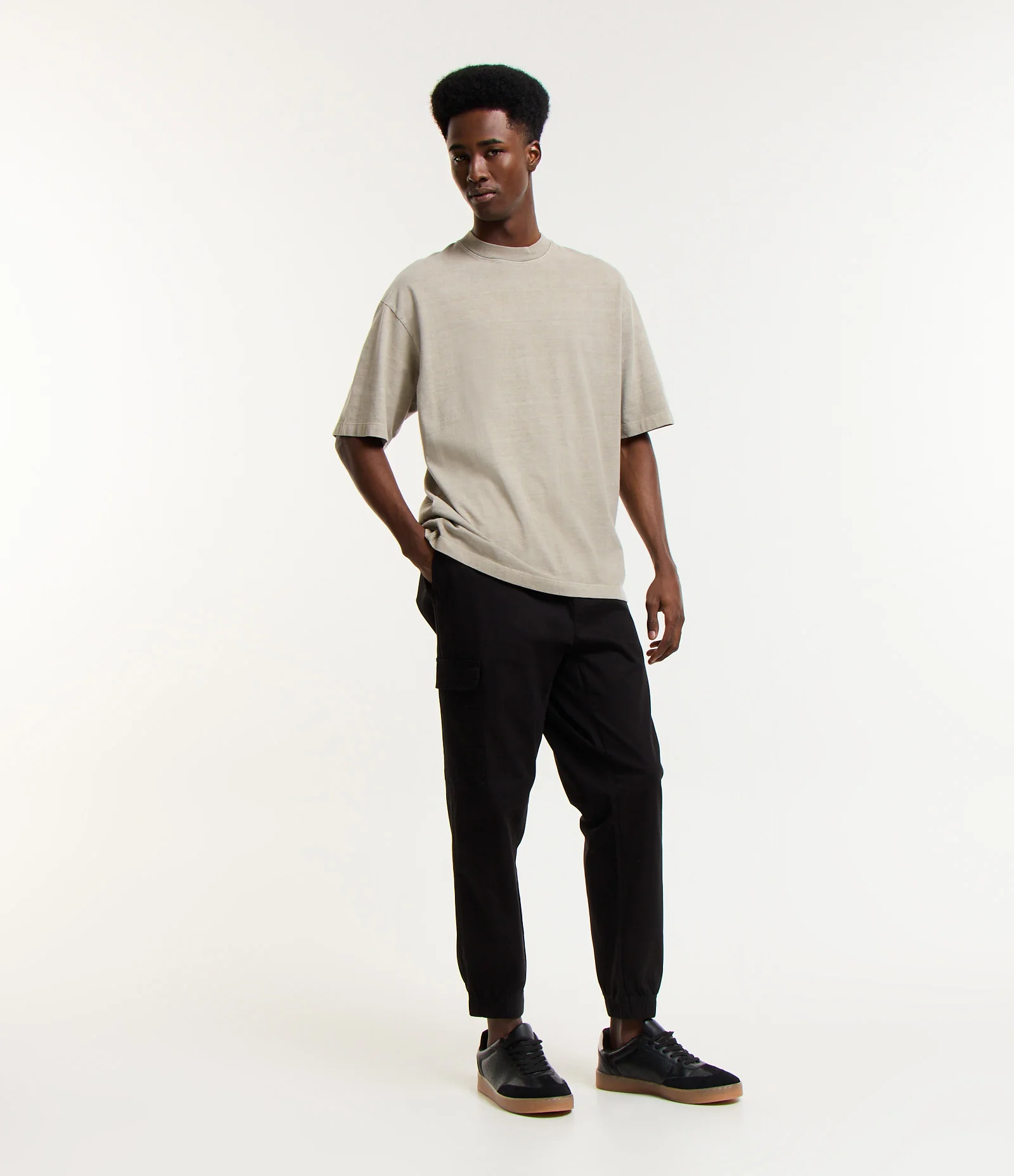 Calça Jogger em Sarja com Bolsos Cargo Azul Marinho 1