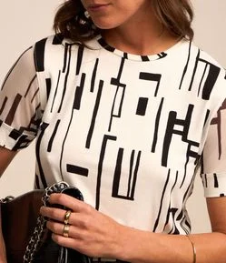 Blusa em Viscose com Manga de Tule e Estampa Geométrica