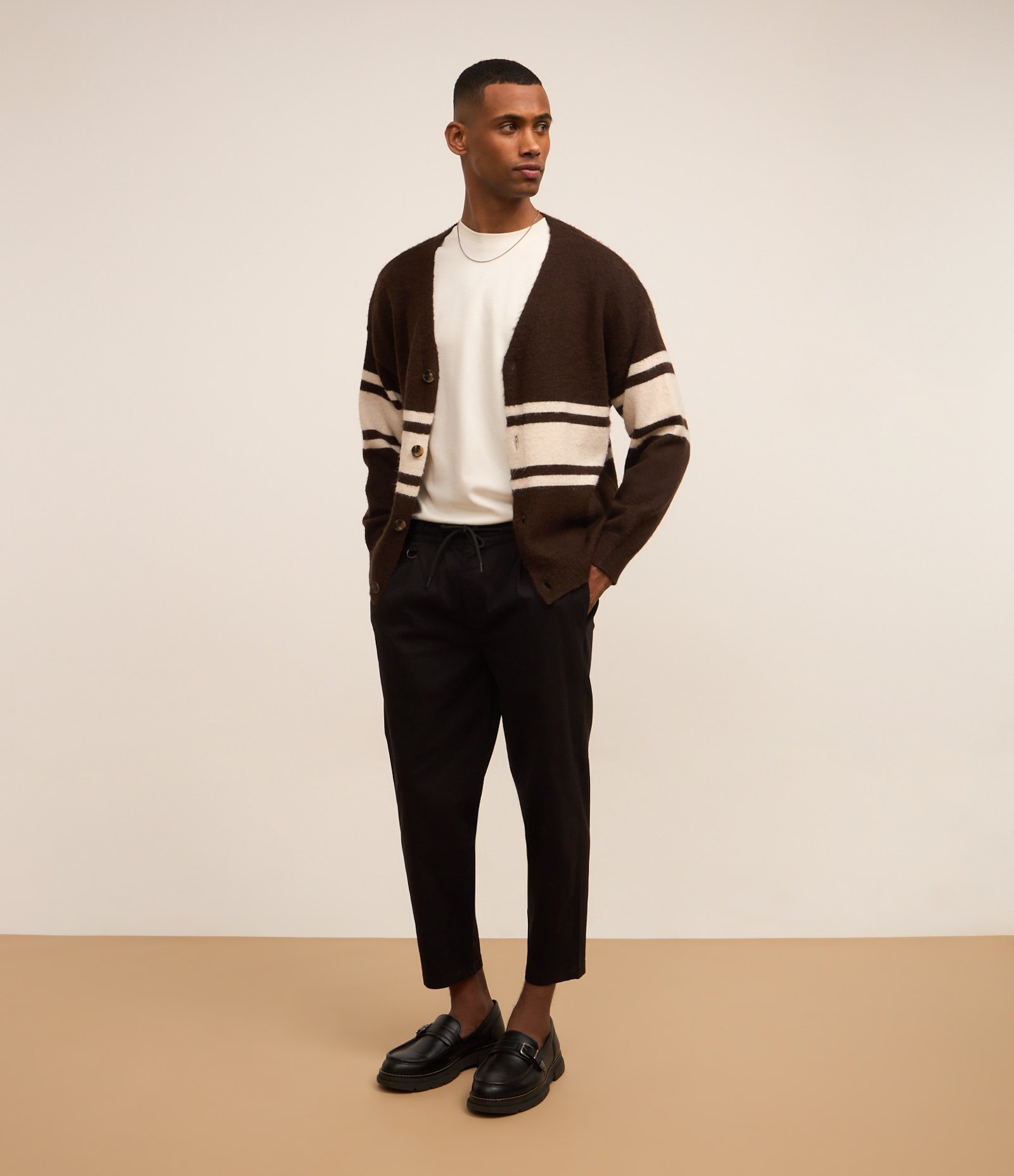 Calça Balloon em Sarja com Efeito Acetinado Cinza Escuro 1