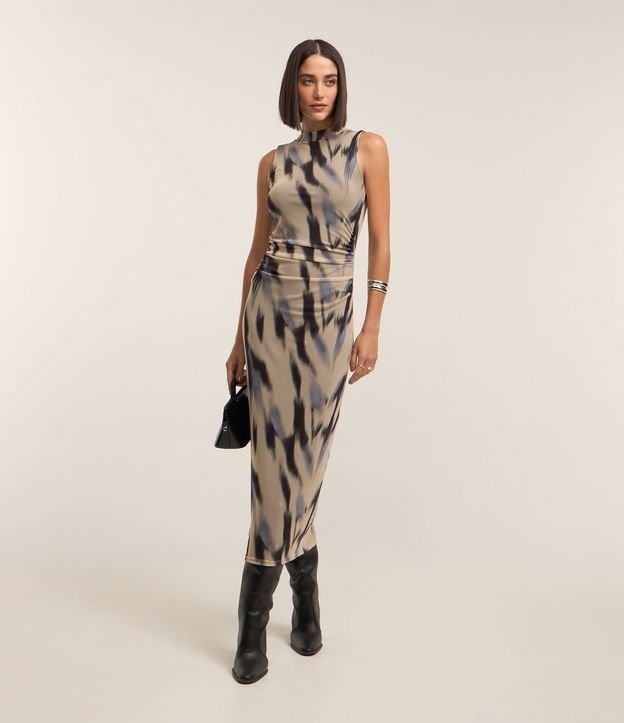 Vestido Tubinho Midi em Tule com Golinha Alta e Estampa Abstrata