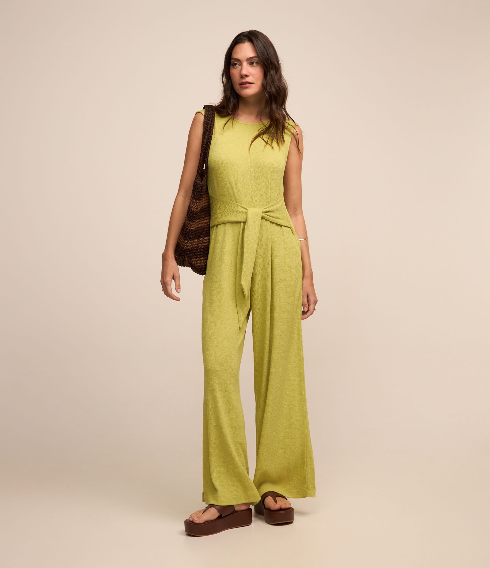 Macacão Reto em Viscose com Amarração na Cintura Verde 3