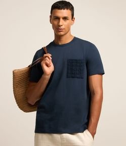 Camiseta em Algodão e Bolso Frontal com Detalhes
