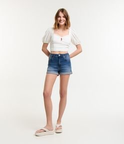 Short Hot Pants Cintura Alta em Jeans com Barra Dobrada