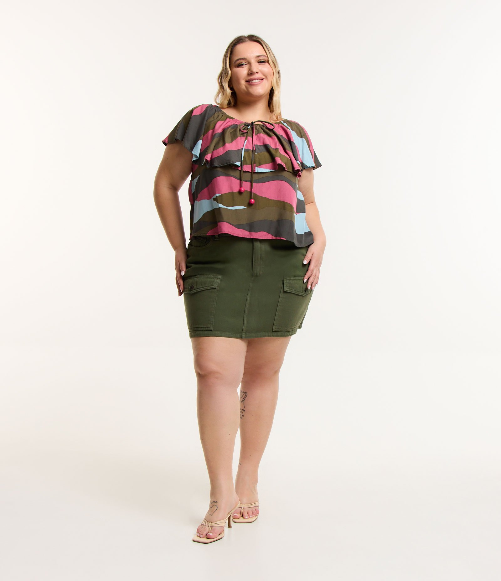 Blusa Ombro a Ombro em Viscose com Babado Curve & Plus Size Multicores 2