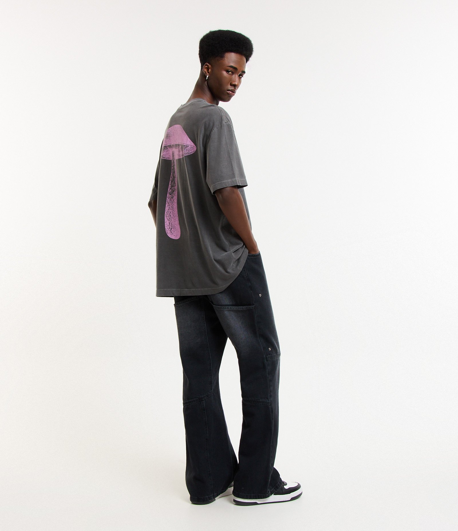 Calça Flare Jeans com Ilhós e Cinto Preto 1