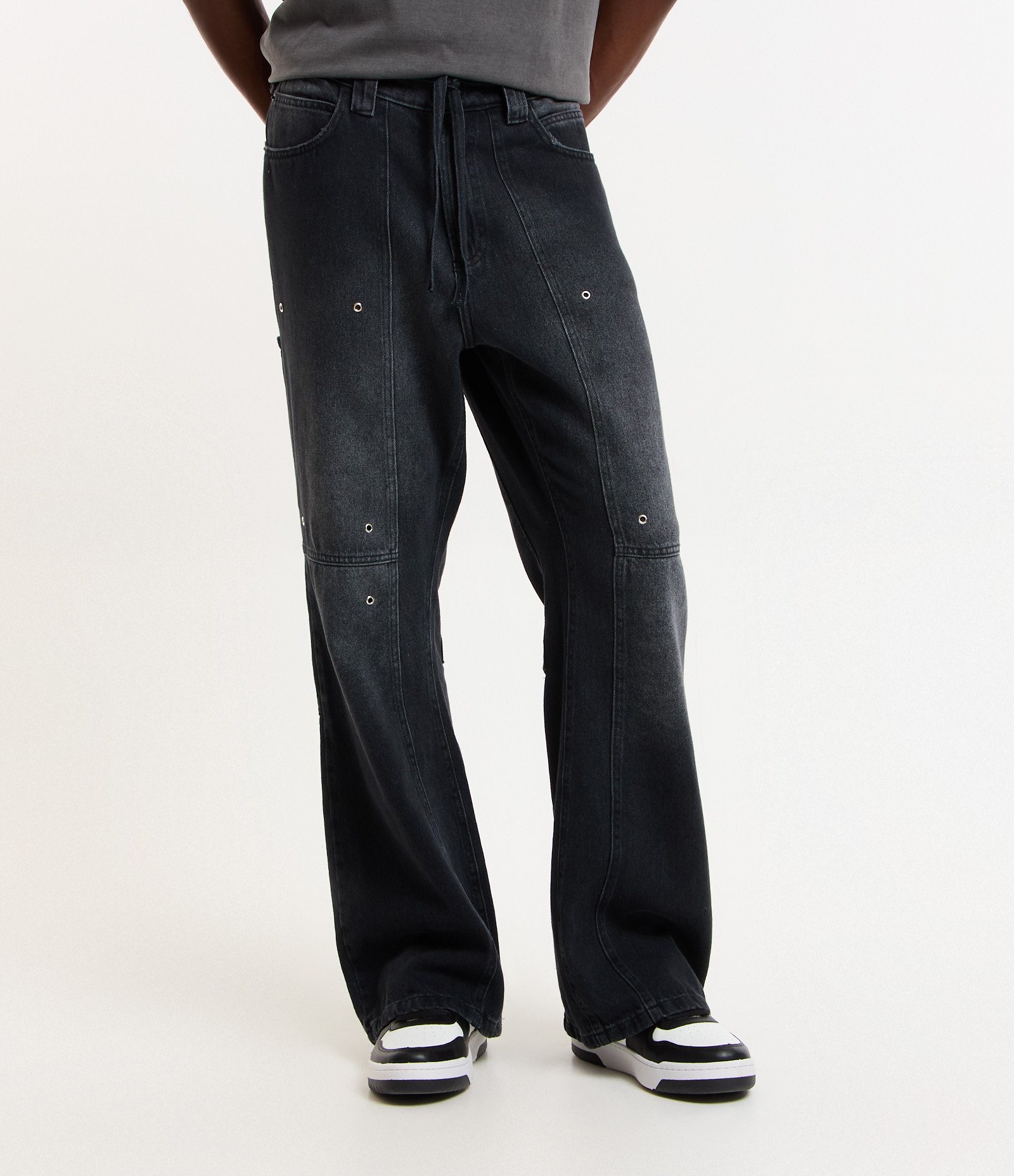 Calça Flare Jeans com Ilhós e Cinto Preto 2