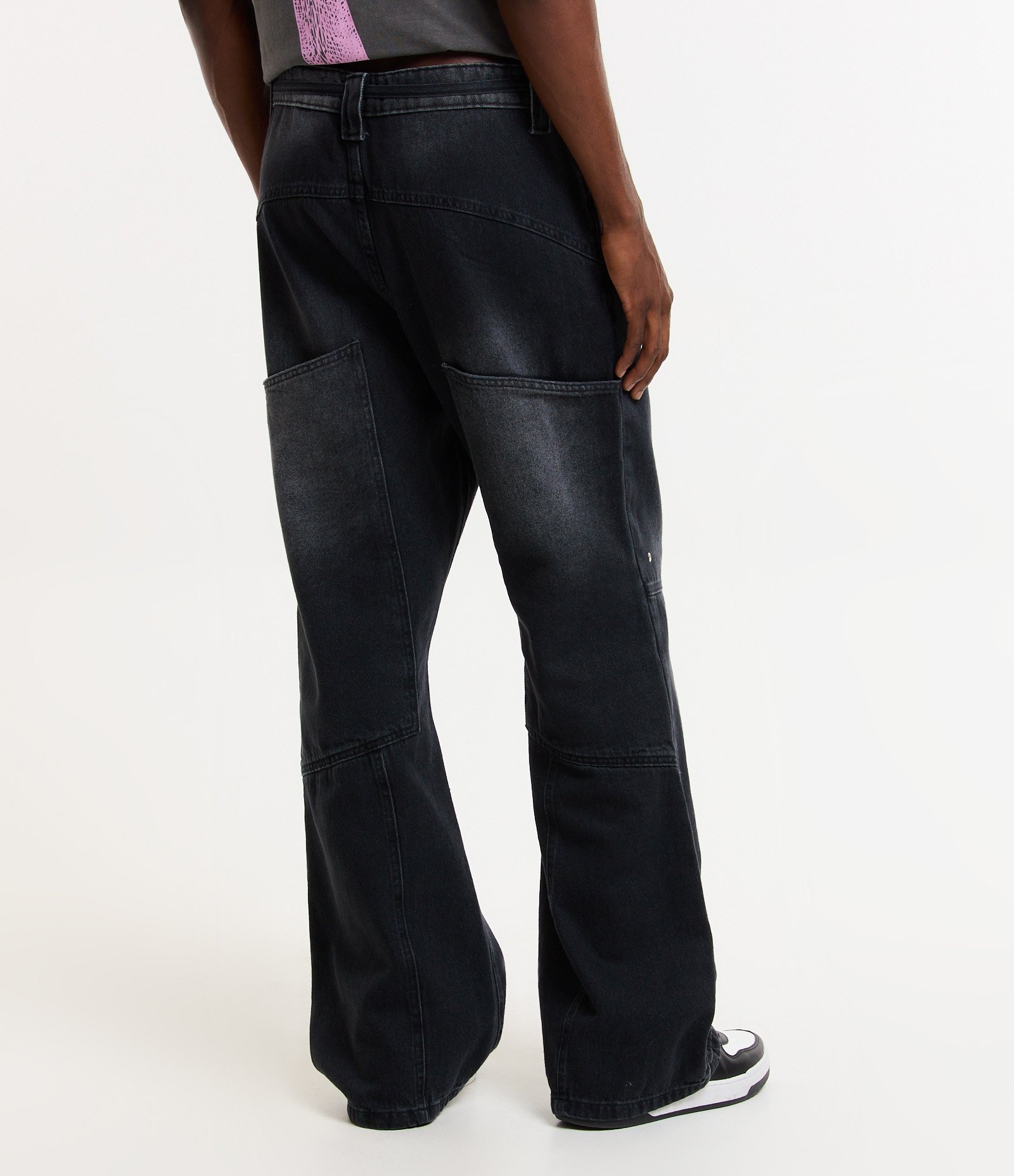 Calça Flare Jeans com Ilhós e Cinto Preto 3