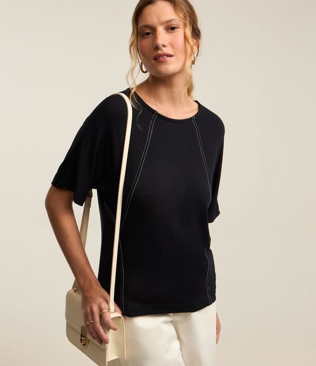 Blusa em Moletinho com Recortes Frontais