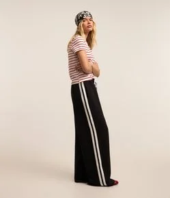 Calça Reta Alfaiatada com Friso Lateral e Amarração na Cintura