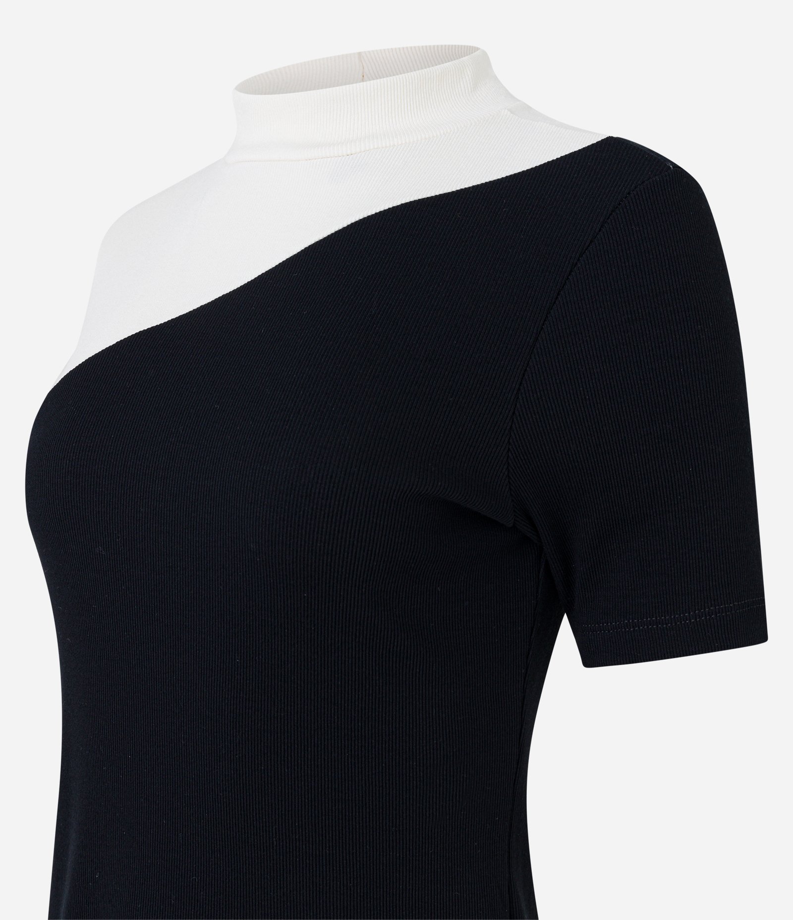 Blusa em Ribana com Recorte Bloco de Cor Diagonal Preto/Branco 7