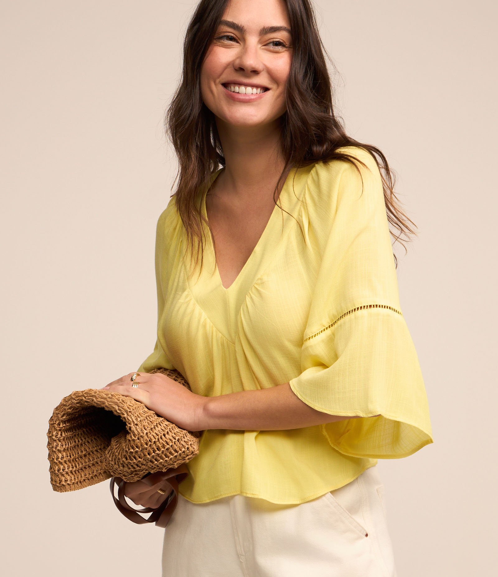 Blusa em Viscose com Detalhe de Entremeios e Franzidos Amarelo 1