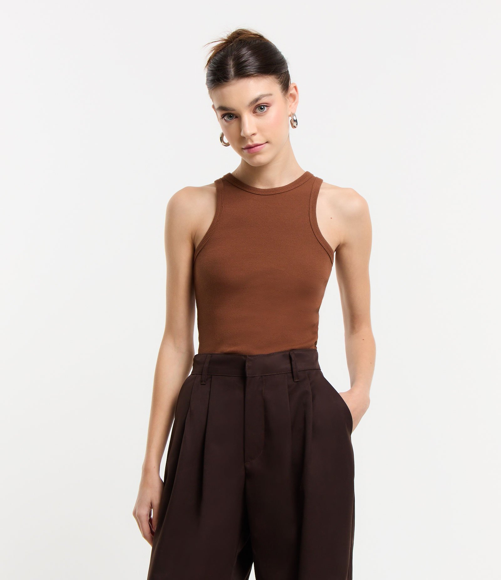 Blusa Regata Básica em Ribana com Leve Textura Marrom 1