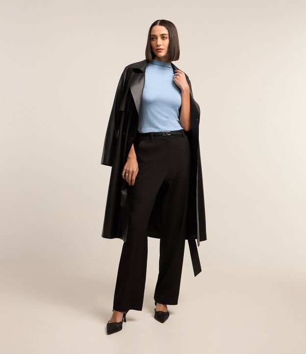 Blusa em Viscose Texturizada com Gola Alta