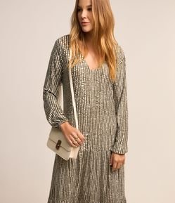 Vestido em Malha de Viscose com Recortes na Saia e Estampa Abstrata