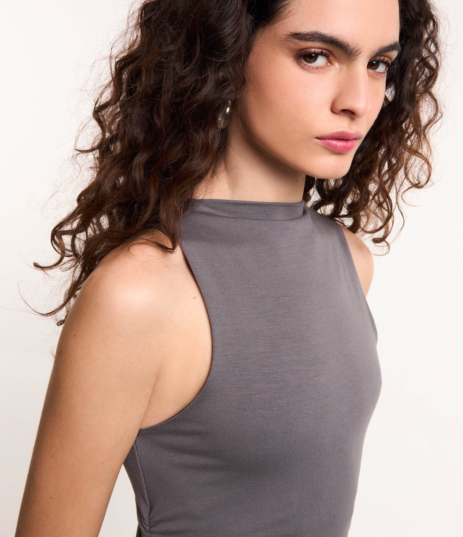 Vestido Midi em Algodão com Decote Canoa e Drapeado Lateral Cinza 4