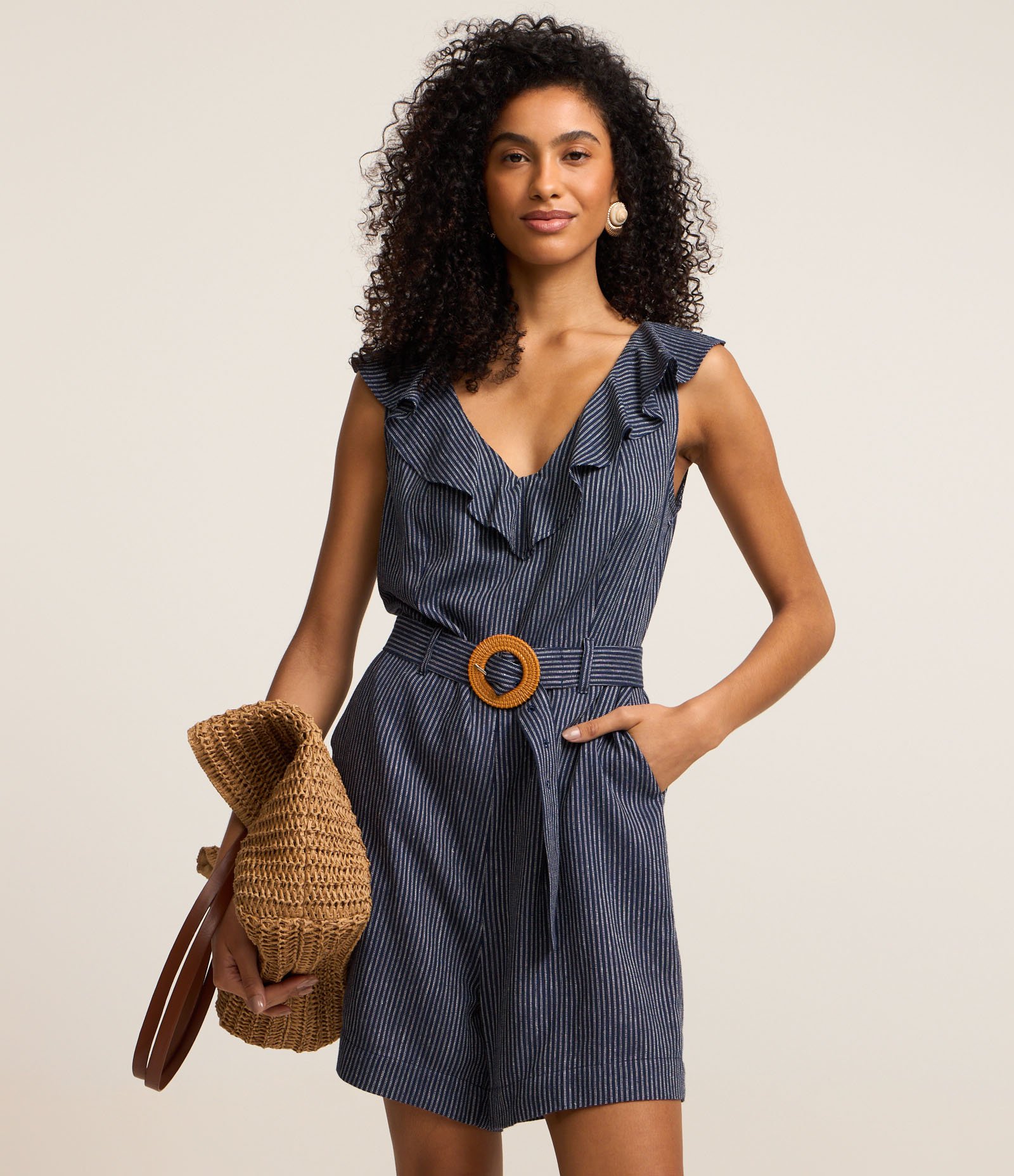 Macaquinho em Viscolinho Listrado com Babado e Cinto Azul 1