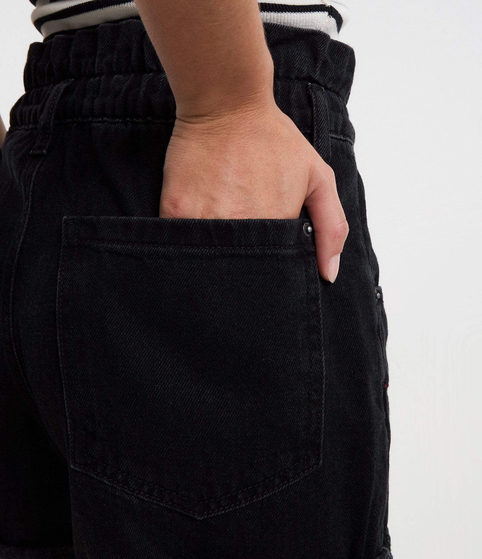 Short Baggy Cintura Alta em Jeans com Cós Duplo Preto 4