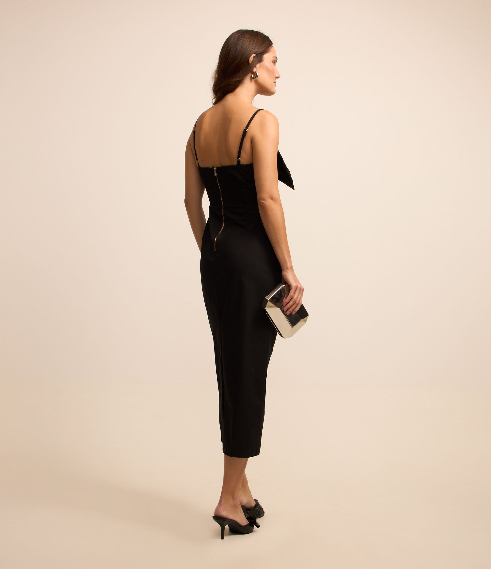 Vestido Reto Midi de Alça em Tricoline com Laço no Decote Preto 2