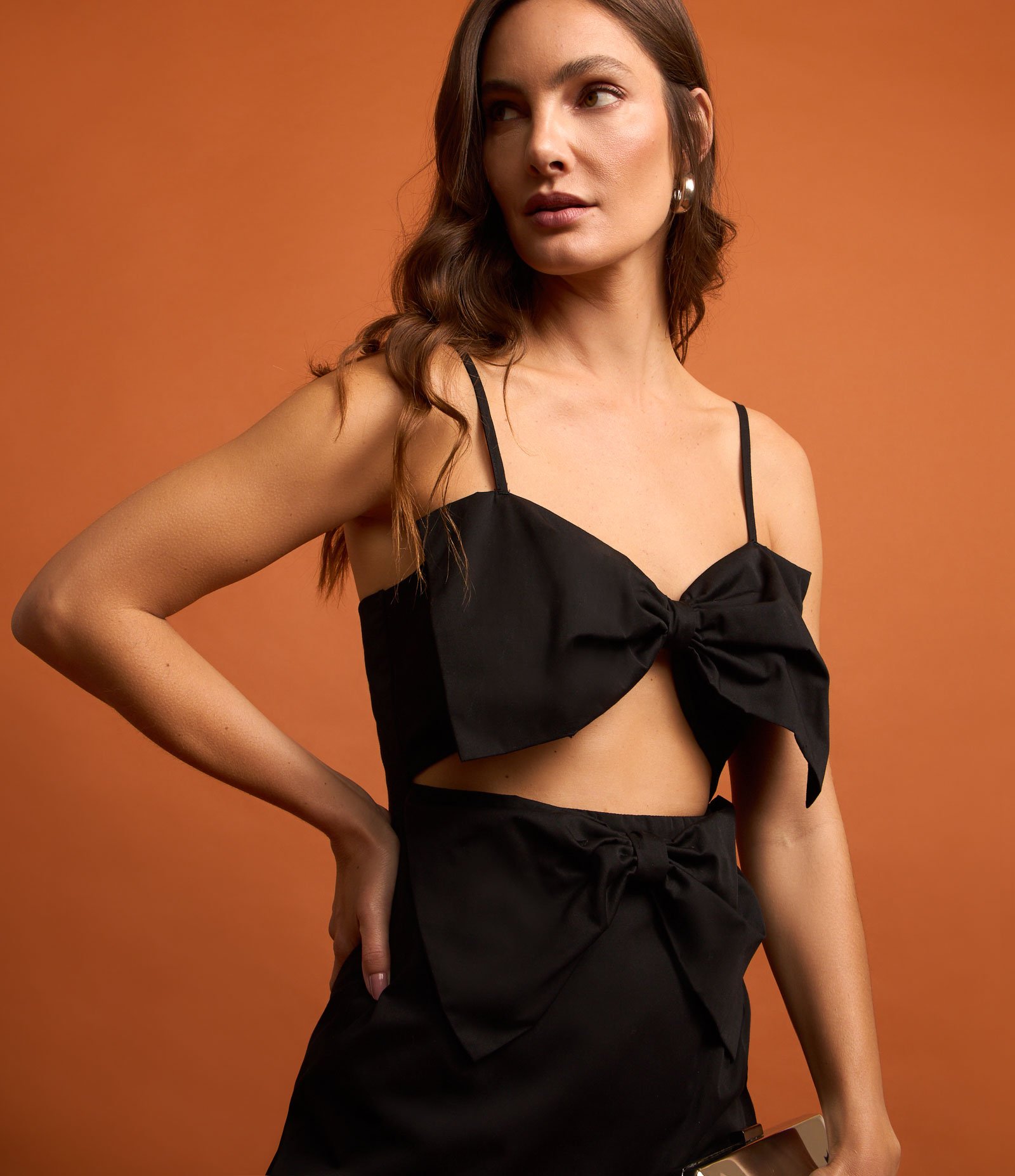 Vestido Reto Midi de Alça em Tricoline com Laço no Decote Preto 3