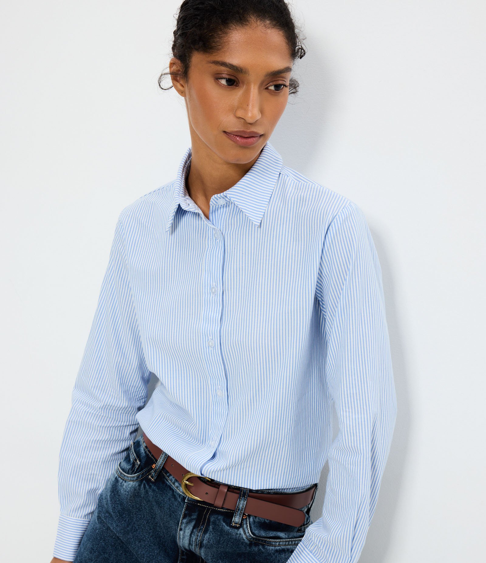 Camisa em Tricoline com Abotoamento e Estampa de Listras em Fio Tinto Azul/ Branco 1