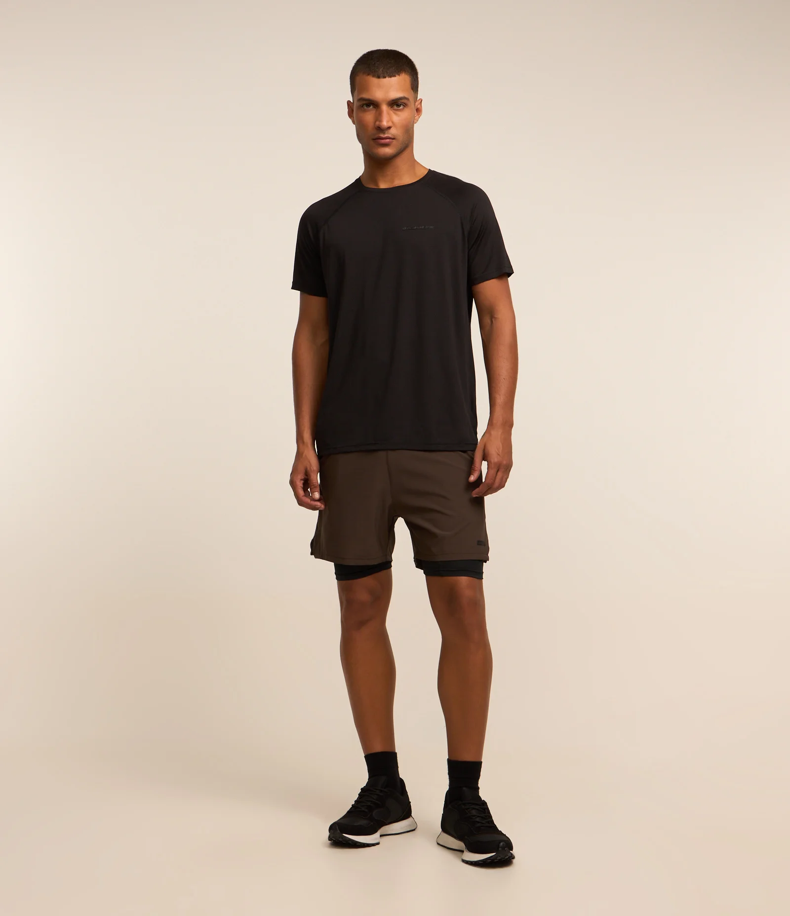 Camiseta Regular Esportiva em Tecnologia Dry com Estampa em Alto Relevo Preto 2