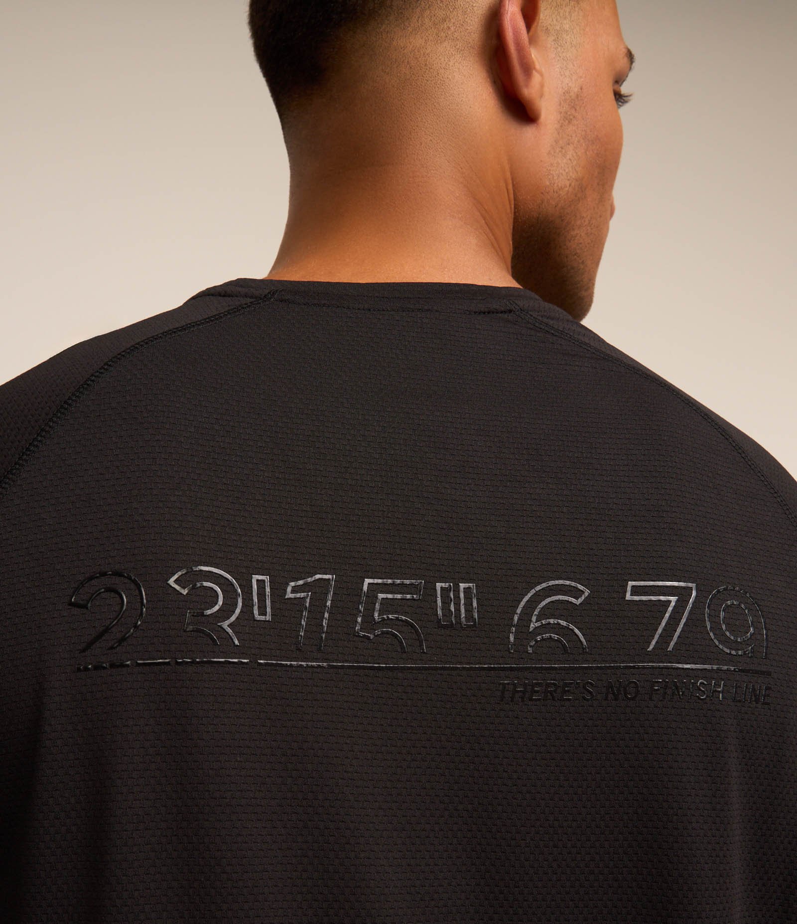 Camiseta Regular Esportiva em Tecnologia Dry com Estampa em Alto Relevo Preto 3