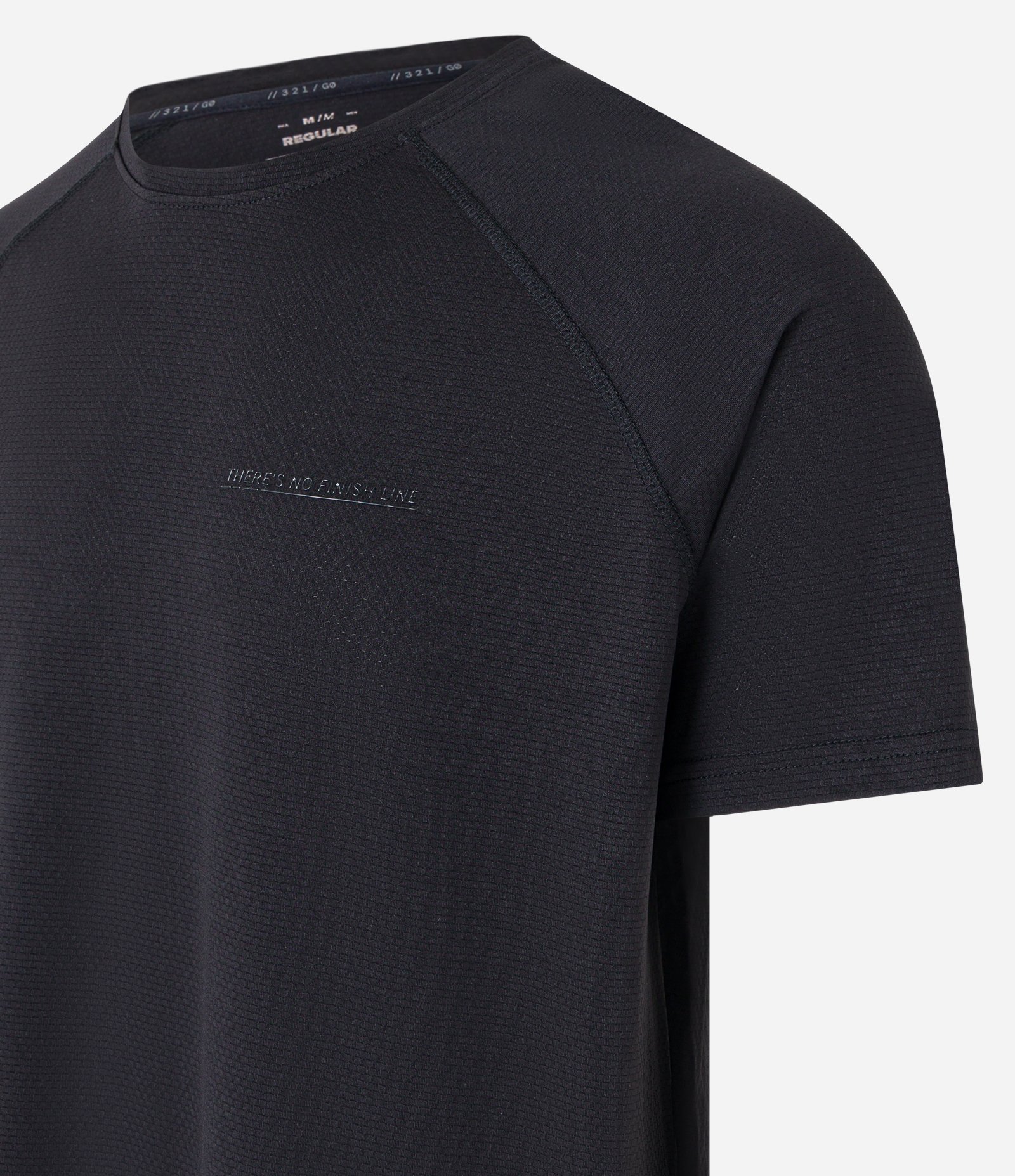 Camiseta Regular Esportiva em Tecnologia Dry com Estampa em Alto Relevo Preto 7