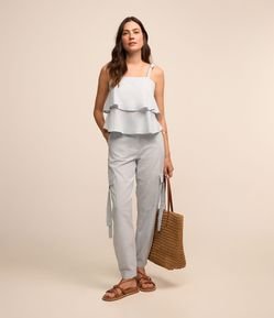 Calça em Tricoline com Bolsos Cargo nas Laterais