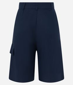 Bermuda Alongada em Viscolinho com Bolso Lateral