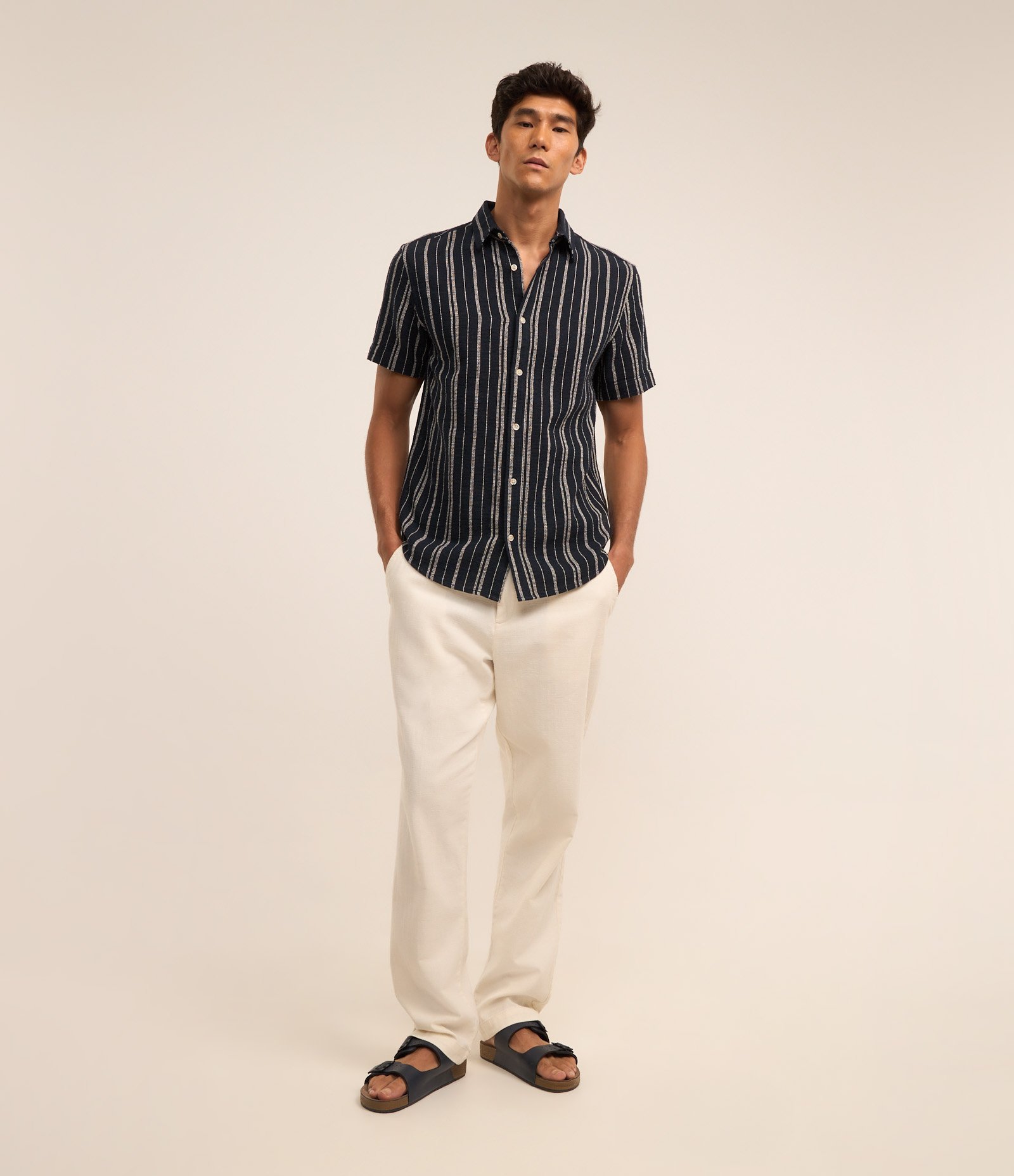 Camisa em Algodão com Listras Diversas e Textura Azul Marinho/Branco 2