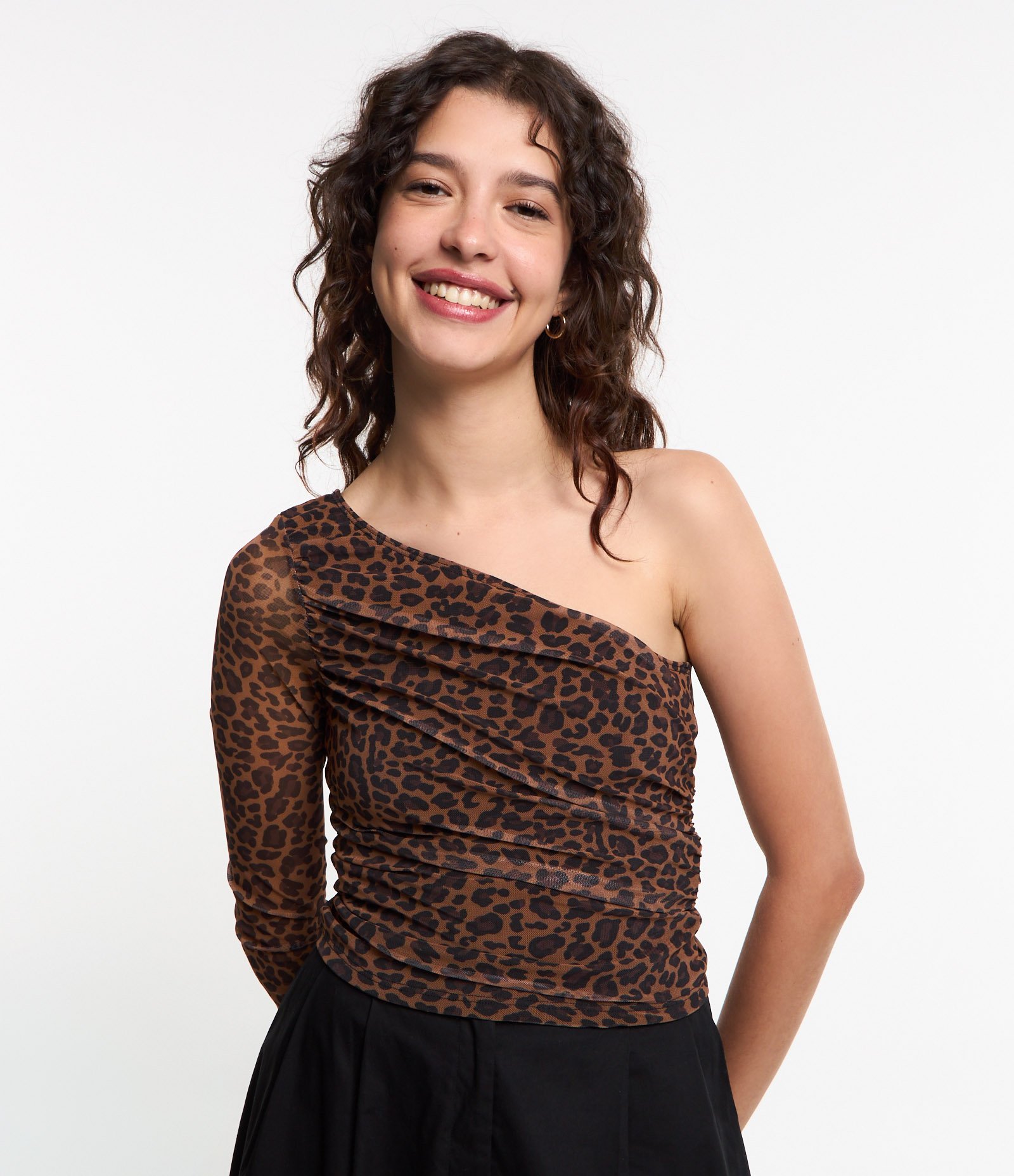 Blusa em Tule com Franzidinho e Estampado de Oncinha Marrom 6