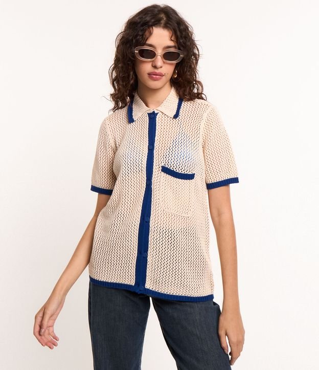Camisa em Trocô Leve com Ponto Aberto e Contraste