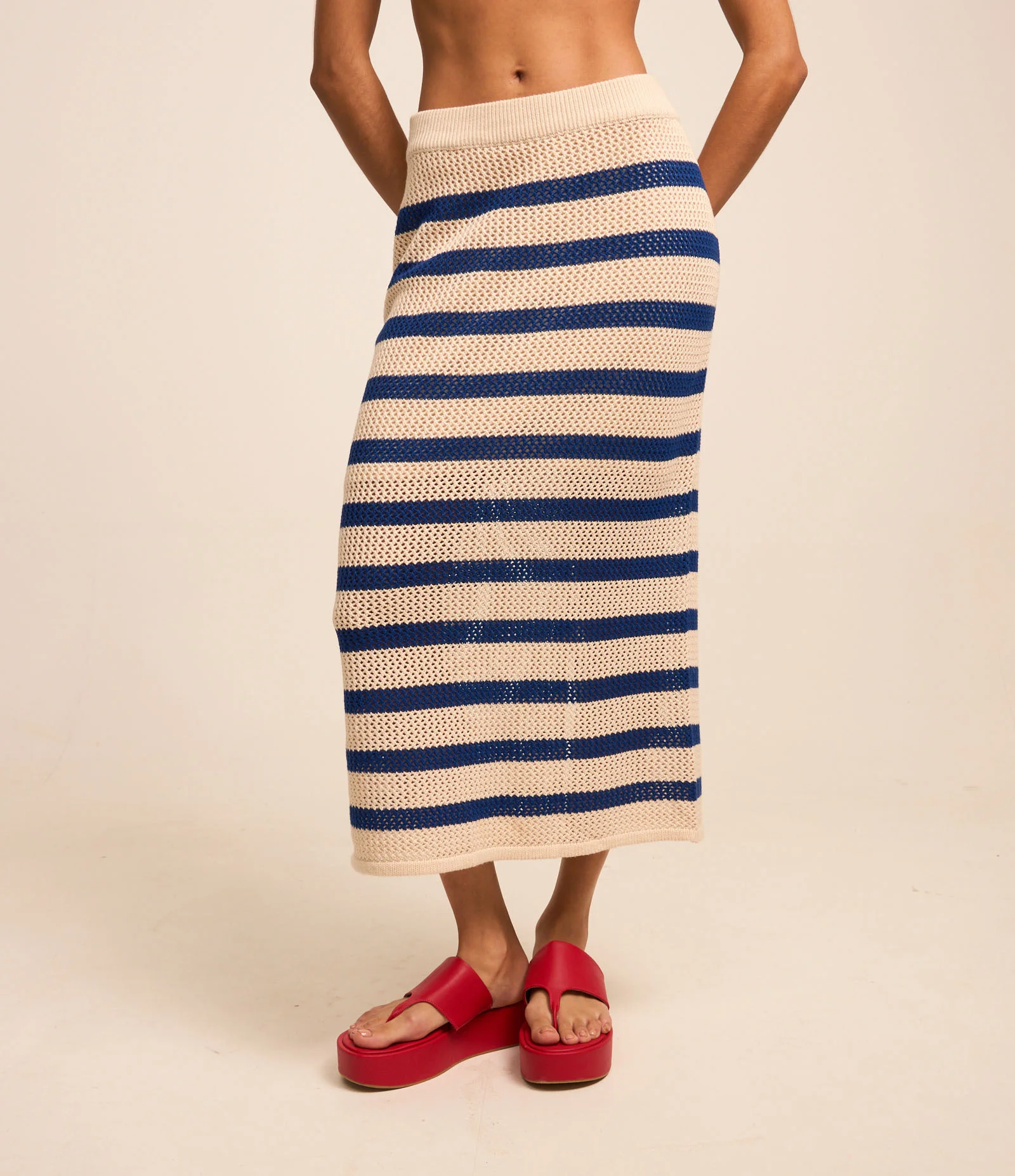 Saia Reta Midi em Tricô Listrado com Ponto Aberto Bege/Azul 2