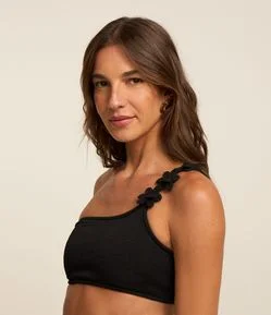 Biquini Top Ombro Só com Flor Efeito Crochê