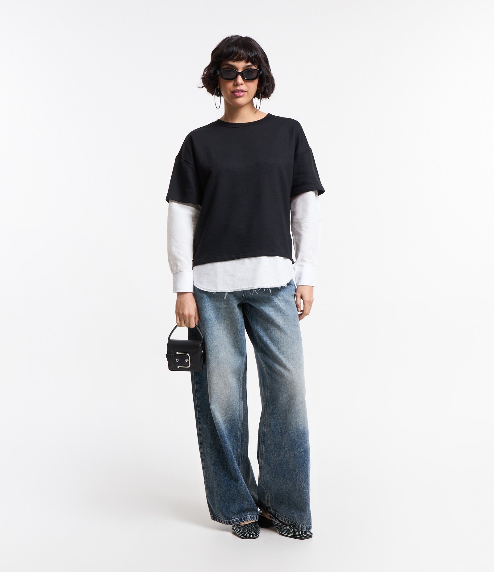 Blusa em Moletom com Sobreposição nas Mangas e Barra Preto 2