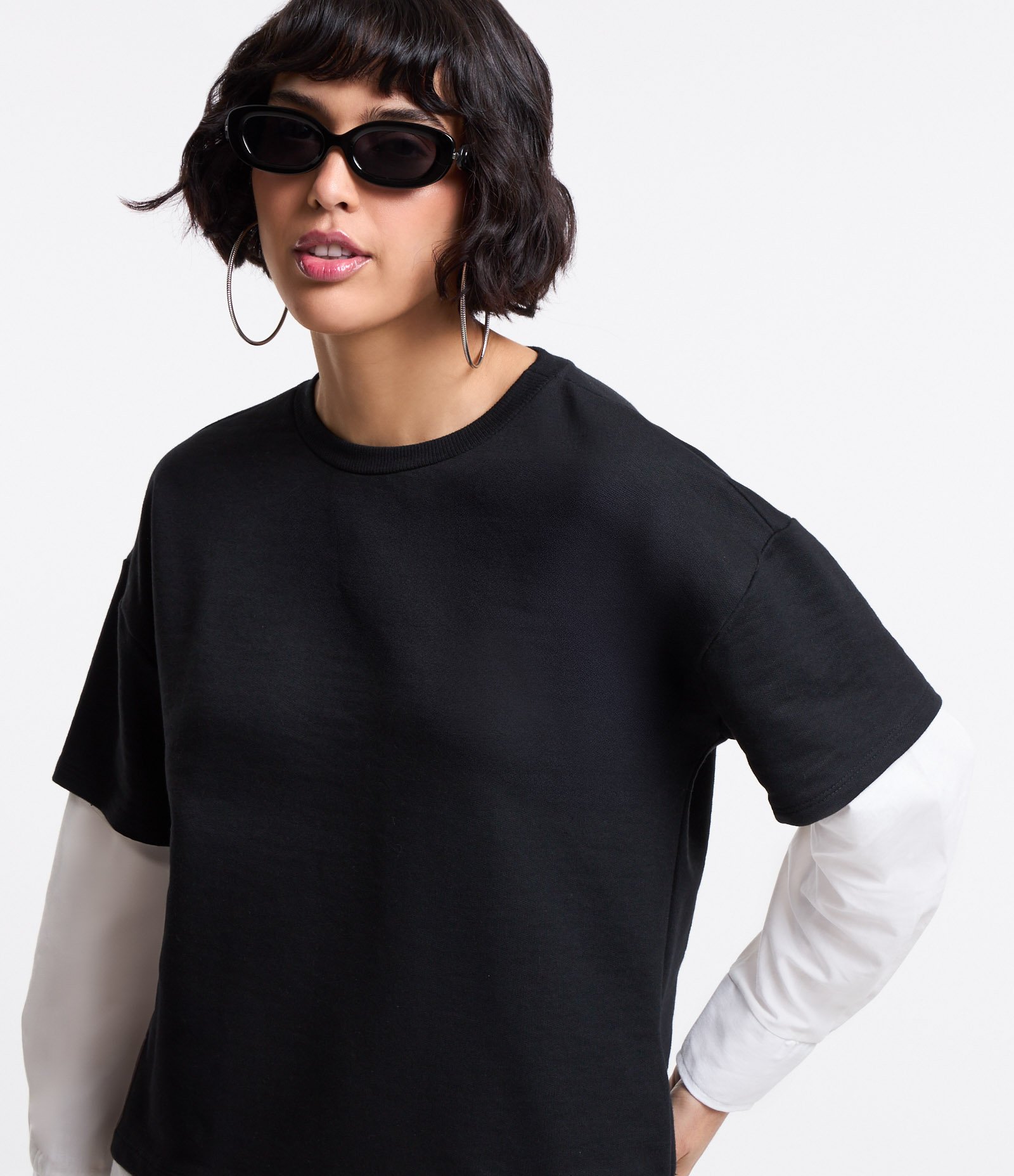 Blusa em Moletom com Sobreposição nas Mangas e Barra Preto 4